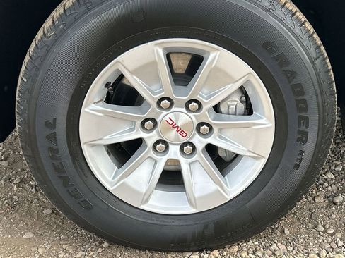 Used 2025 GMC Sierra 1500 SLE image 32