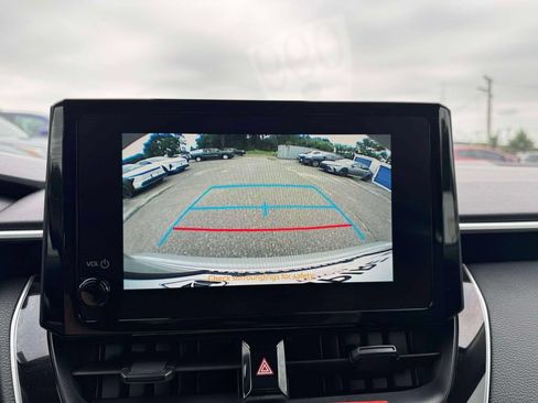 Used 2025 Toyota Corolla LE FWD image 30