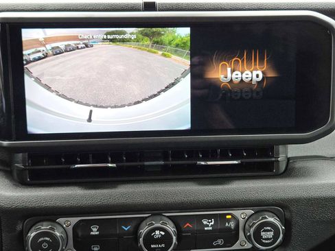 Used 2025 Jeep Wrangler Sport image 18