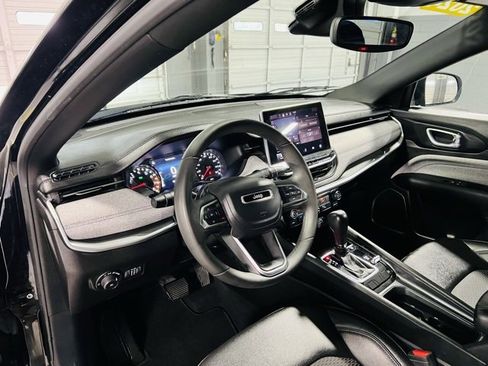 Used 2024 Jeep Compass Latitude image 21