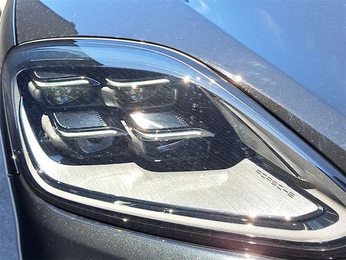 Used 2025 Porsche Cayenne image 15