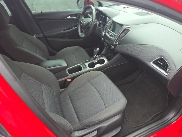 Used 2019 Chevrolet Cruze LT w/ Convenience Package FWD image 14