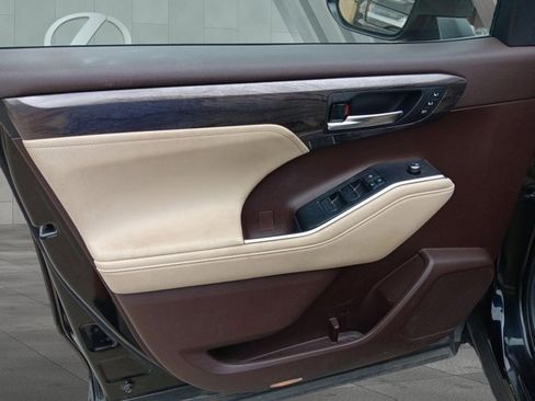 Used 2020 Toyota Highlander Limited image 8