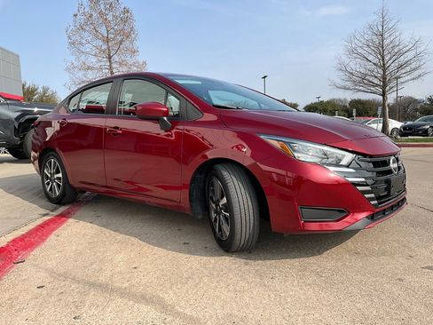 Used 2025 Nissan Versa SV image 4