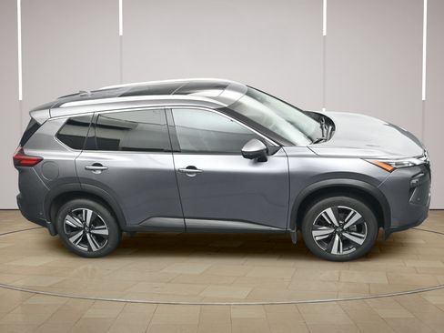 Certified 2025 Nissan Rogue SL w/ SL Premium Package AWD/4WD image 35