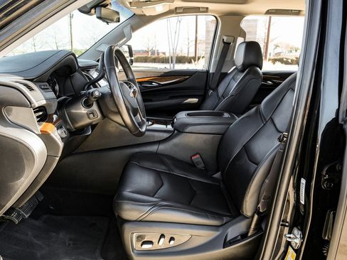 Used 2018 Cadillac Escalade Luxury image 4