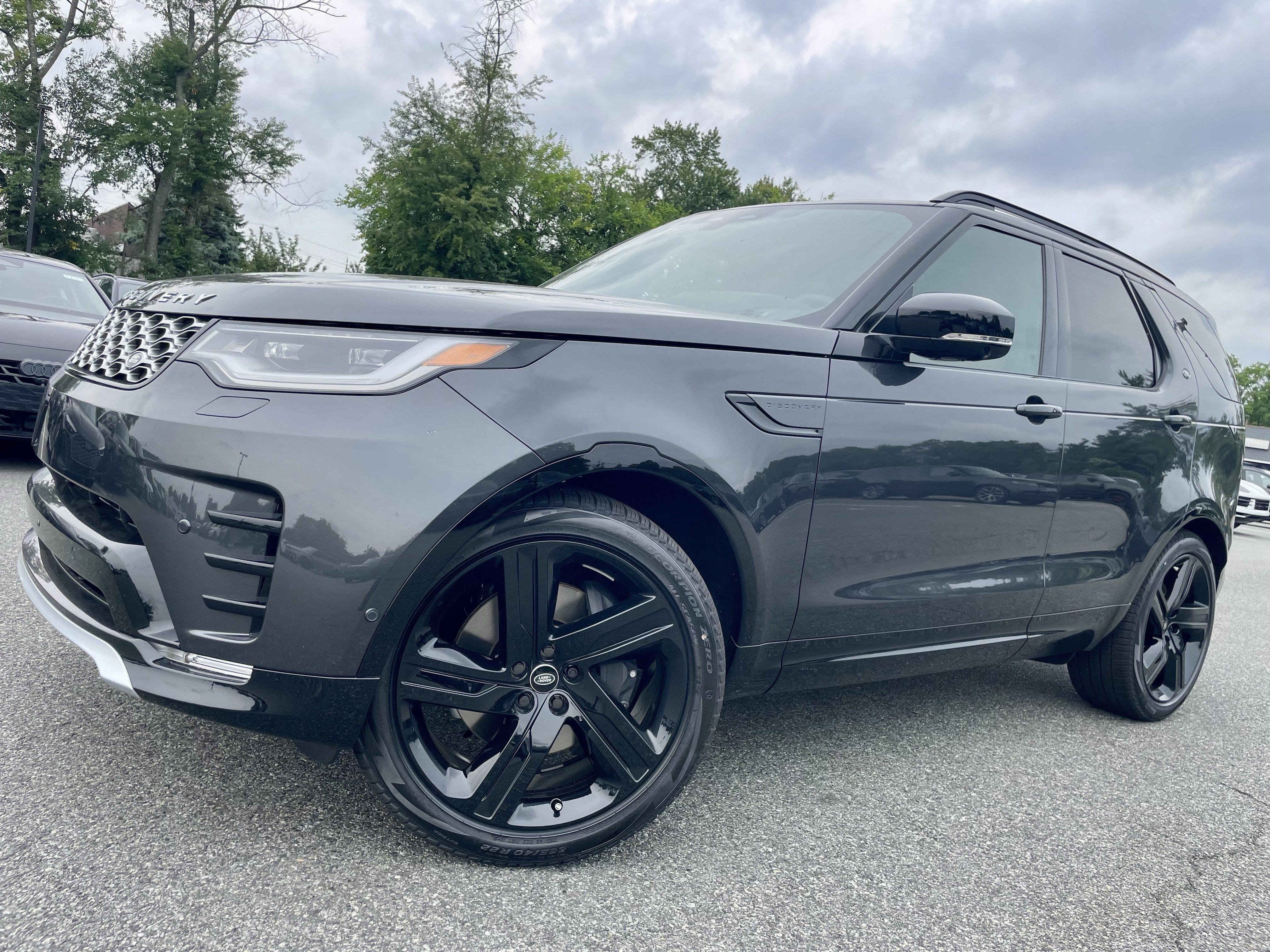 New 2026 Land Rover Discovery Limited Edition AWD/4WD image 37