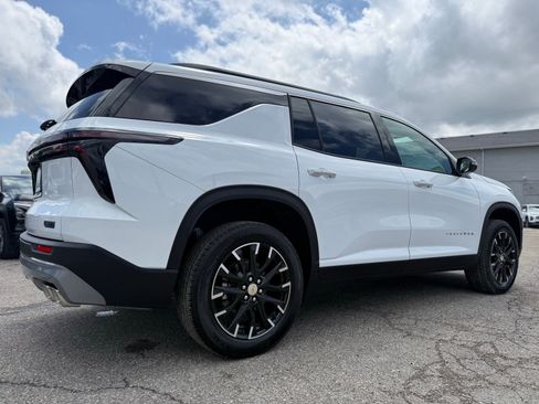 New 2026 Chevrolet Traverse LT w/ Sun and Wheel Package AWD/4WD image 9
