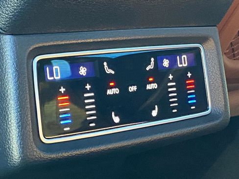 Used 2022 Audi e-tron Premium Plus image 20