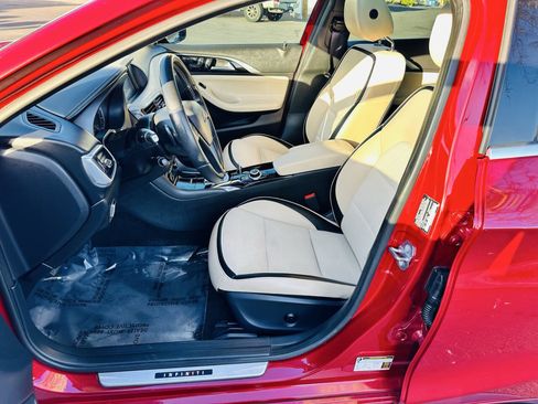 Used 2019 INFINITI QX30 w/ Navigation Package image 14