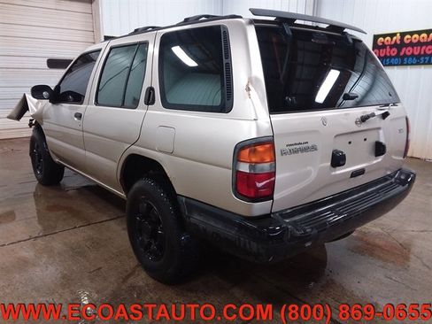 Used 1998 Nissan Pathfinder SE image 3
