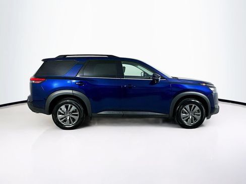 Used 2024 Nissan Pathfinder SV FWD image 8