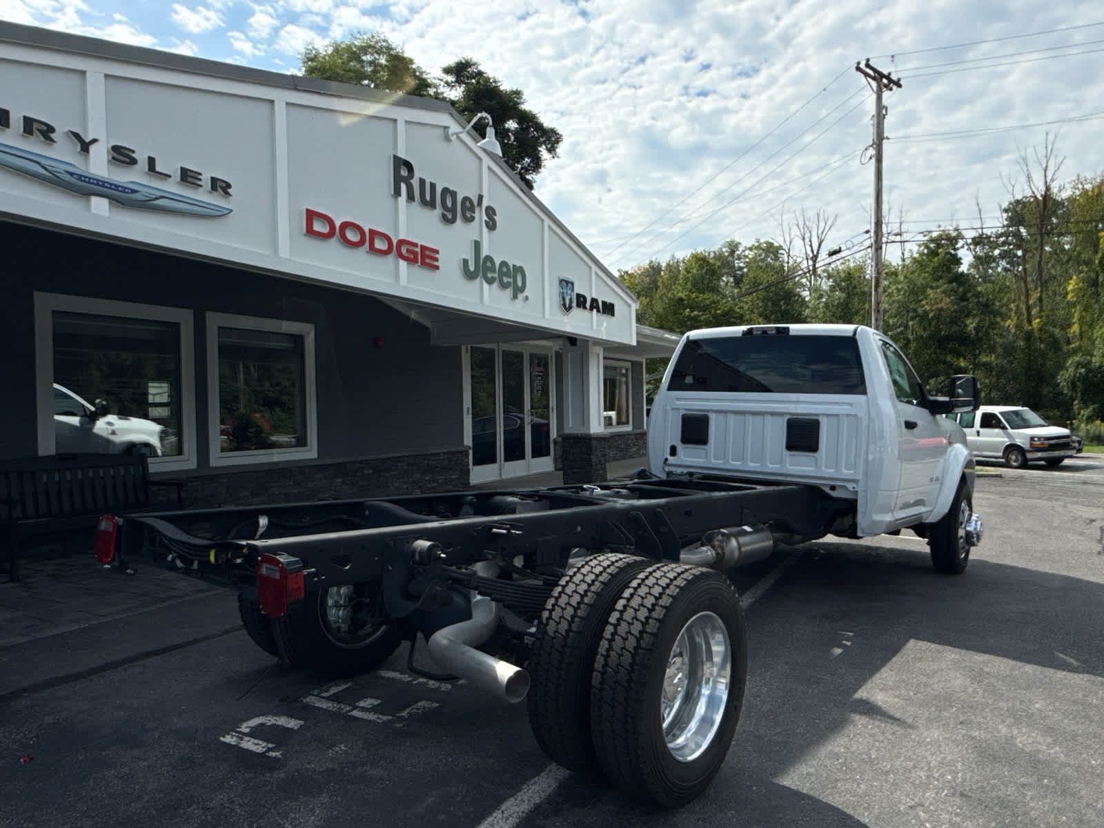 New 2026 RAM 5500 4x4 Regular Cab image 3