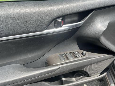 Used 2023 Toyota Camry SE FWD image 16