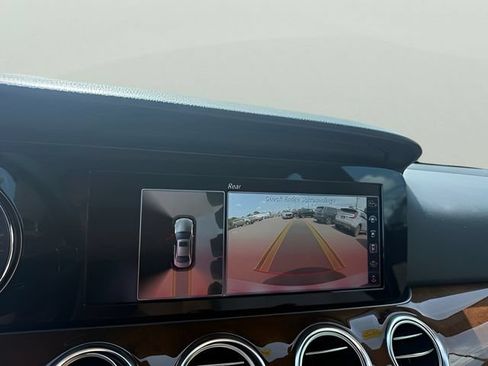 Used 2019 Mercedes-Benz E 300 4MATIC image 19