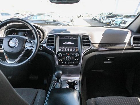 Used 2018 Jeep Grand Cherokee Laredo AWD/4WD image 14