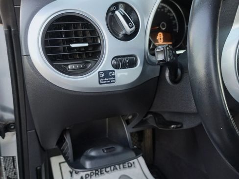 Used 2013 Volkswagen Beetle TDI FWD image 21