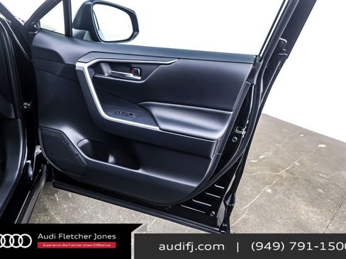 Used 2025 Toyota RAV4 SE image 24