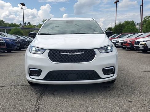 New 2026 Chrysler Pacifica Select FWD image 2