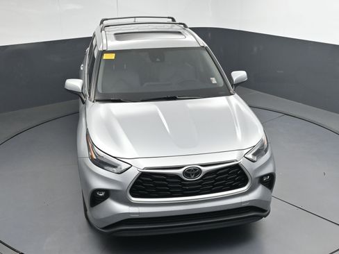 Used 2022 Toyota Highlander XLE image 32