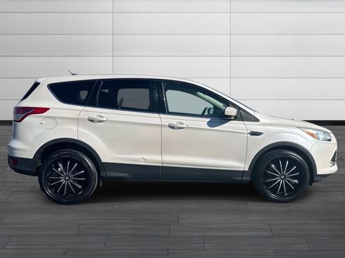 Used 2016 Ford Escape SE image 3