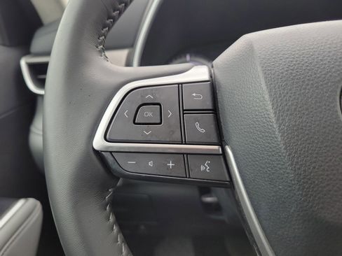 Used 2024 Toyota Highlander XLE AWD/4WD image 24