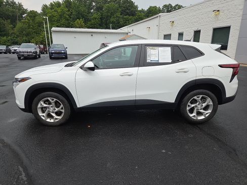 Used 2024 Chevrolet Trax LS w/ LS Convenience Package FWD image 6