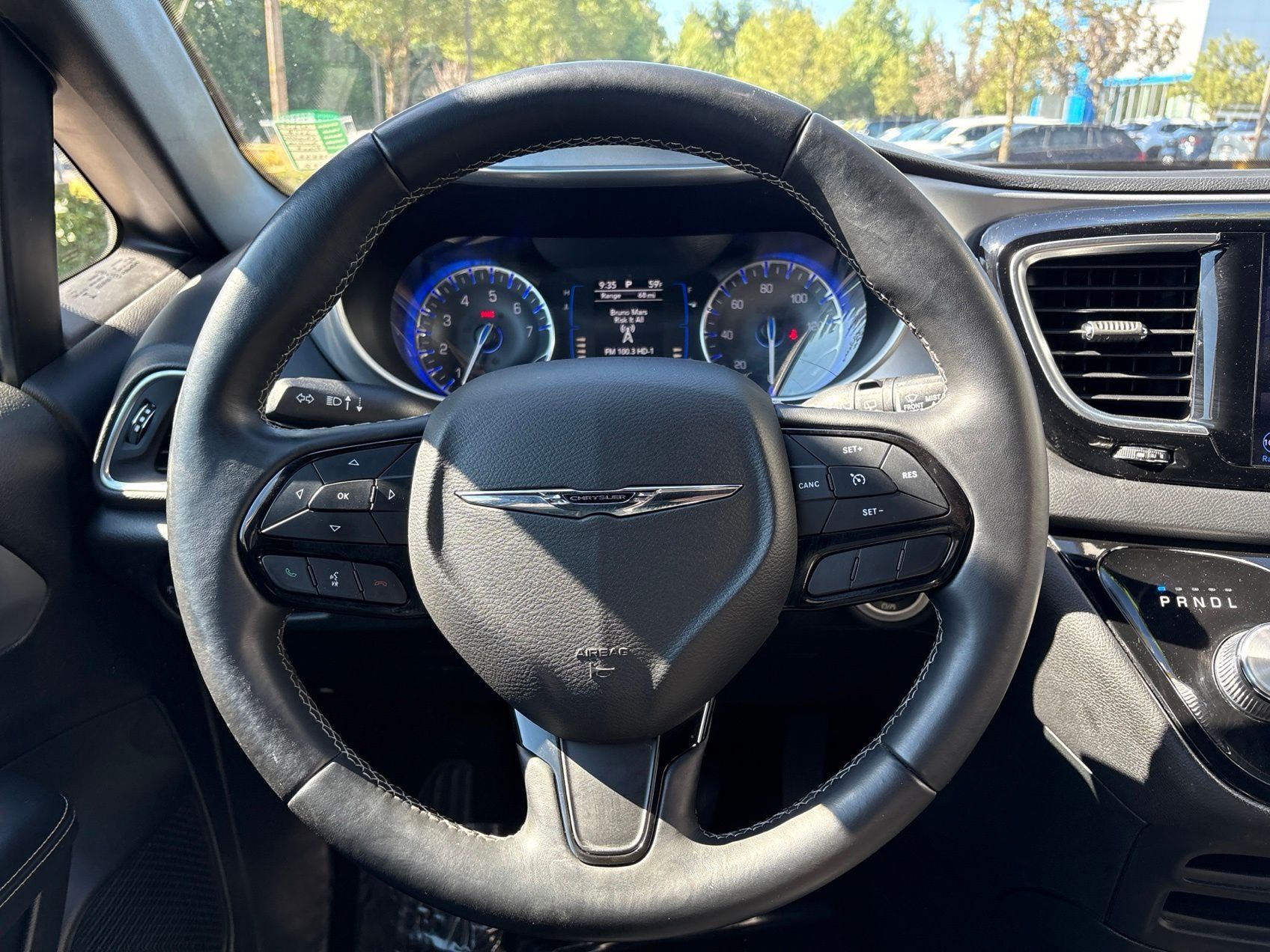 Used 2018 Chrysler Pacifica Touring-L w/ Premium Audio Group FWD image 24