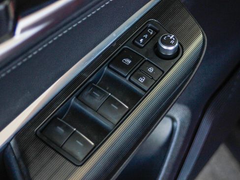 Used 2024 Toyota Venza Nightshade image 25