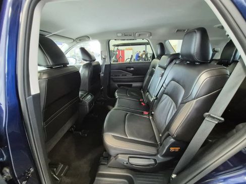 Used 2025 Nissan Pathfinder SL AWD/4WD image 13