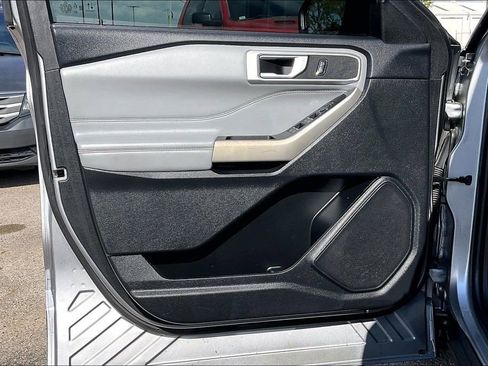 Used 2022 Ford Explorer XLT w/ Equipment Group 202A image 17