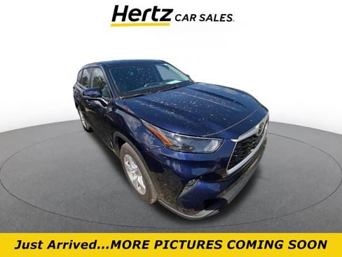 Used 2025 Toyota Highlander LE image 1
