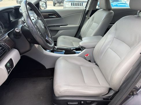 Used 2016 Honda Accord Touring image 9