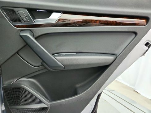 Used 2018 Audi Q5 2.0T Premium Plus w/ Premium Plus Package AWD/4WD image 34