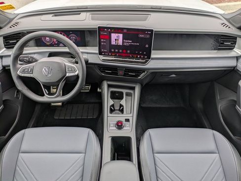 New 2026 Volkswagen Tiguan SE R-Line FWD image 18