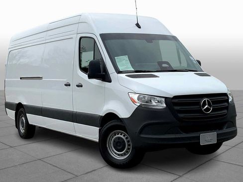 Used 2025 Mercedes-Benz Sprinter 2500 image 2