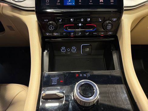 Used 2023 Jeep Grand Cherokee L Limited w/ Luxury Tech Group II AWD/4WD image 12