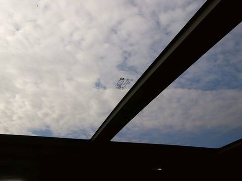 Used 2021 Chevrolet Tahoe Premier w/ Premium Package image 32