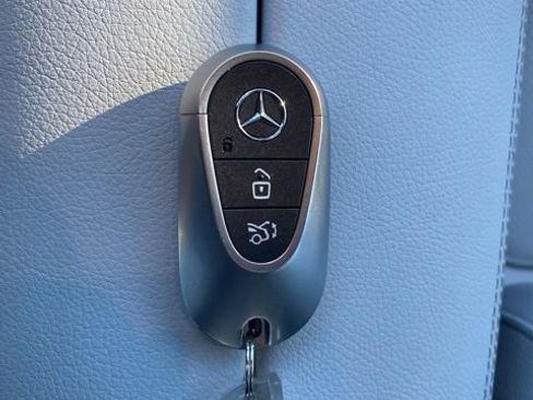 Used 2025 Mercedes-Benz GLC 300 4MATIC image 47