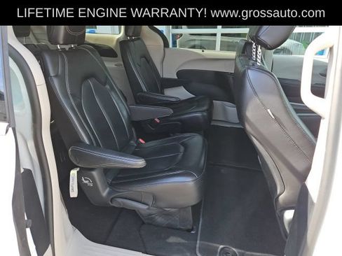 Used 2023 Chrysler Pacifica Touring-L FWD image 28