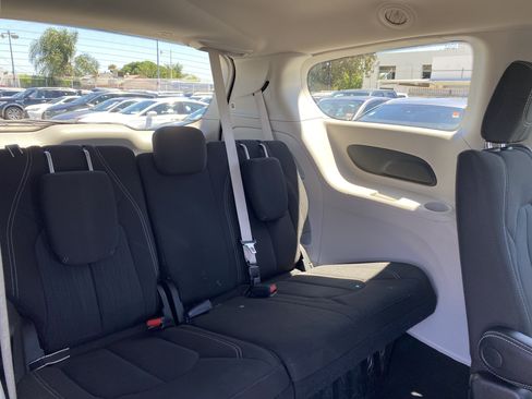 Used 2023 Chrysler Voyager LX FWD image 23