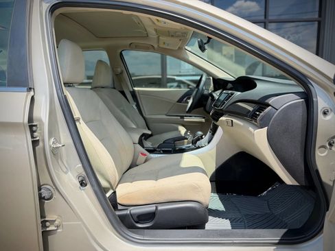 Used 2016 Honda Accord EX image 16