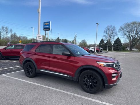 Used 2020 Ford Explorer XLT w/ Equipment Group 202A image 8