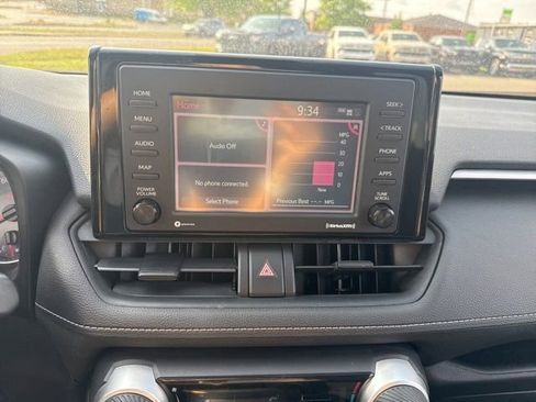 Used 2020 Toyota RAV4 LE AWD/4WD image 20