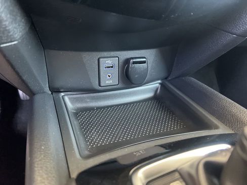 Used 2017 Nissan Rogue SV AWD/4WD image 58