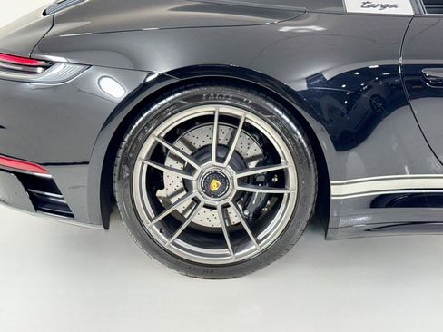 Used 2022 Porsche 911 50th Anniversary Edition AWD/4WD image 38