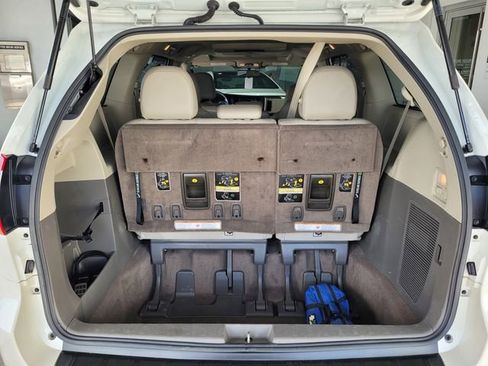 Used 2017 Toyota Sienna XLE Premium image 26