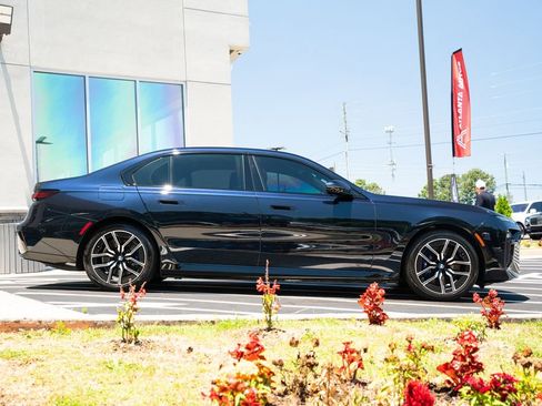 Used 2023 BMW i7 xDrive60 AWD/4WD image 10