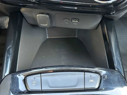 Used 2025 Chevrolet Trax LT w/ LT Convenience Package image 28