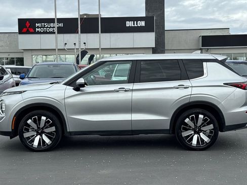 Used 2025 Mitsubishi Outlander SE image 7